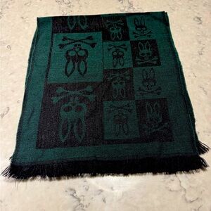Psycho Bunny Men’s Scarf. Green and grey. 100% wool.